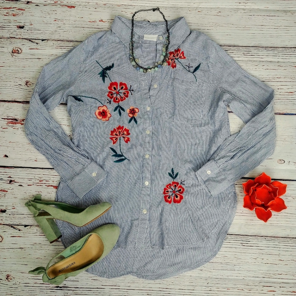 NY&CO Floral Embroidered Button-Up